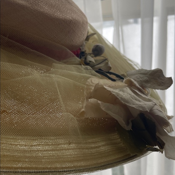 VINTAGE 1910’s straw hat with rose and yellow tulle red velvet Accents - Picture 13 of 13